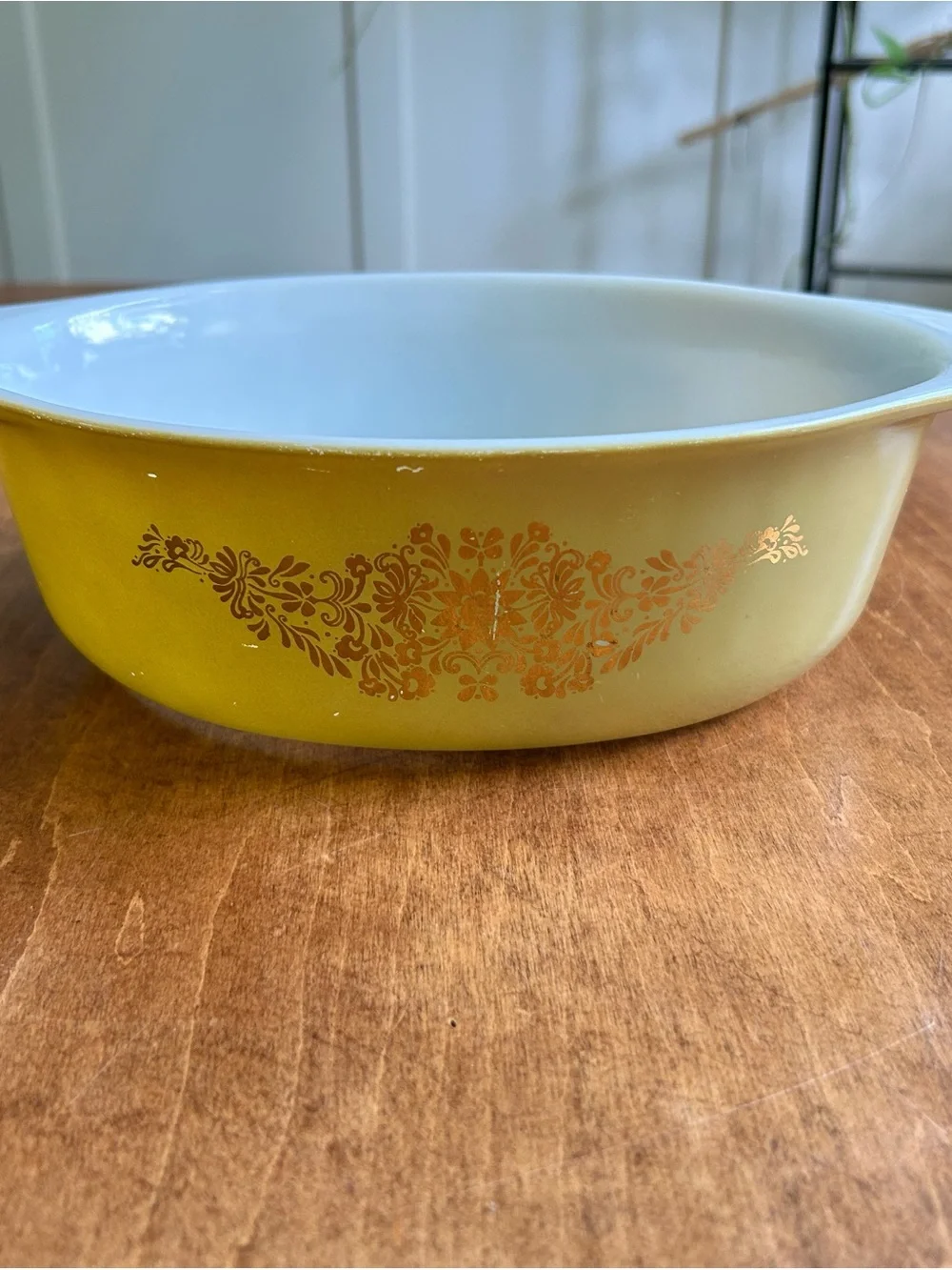 Pyrex 043 Golden Garland Casserole Dish
